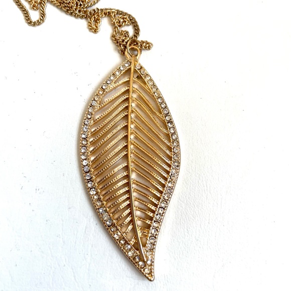 GOLD PLATED SINGLE LEAF CLEAR RHINESTONE PENDANT NECKLACE CHAIN RIBBED - Picture 3 of 6